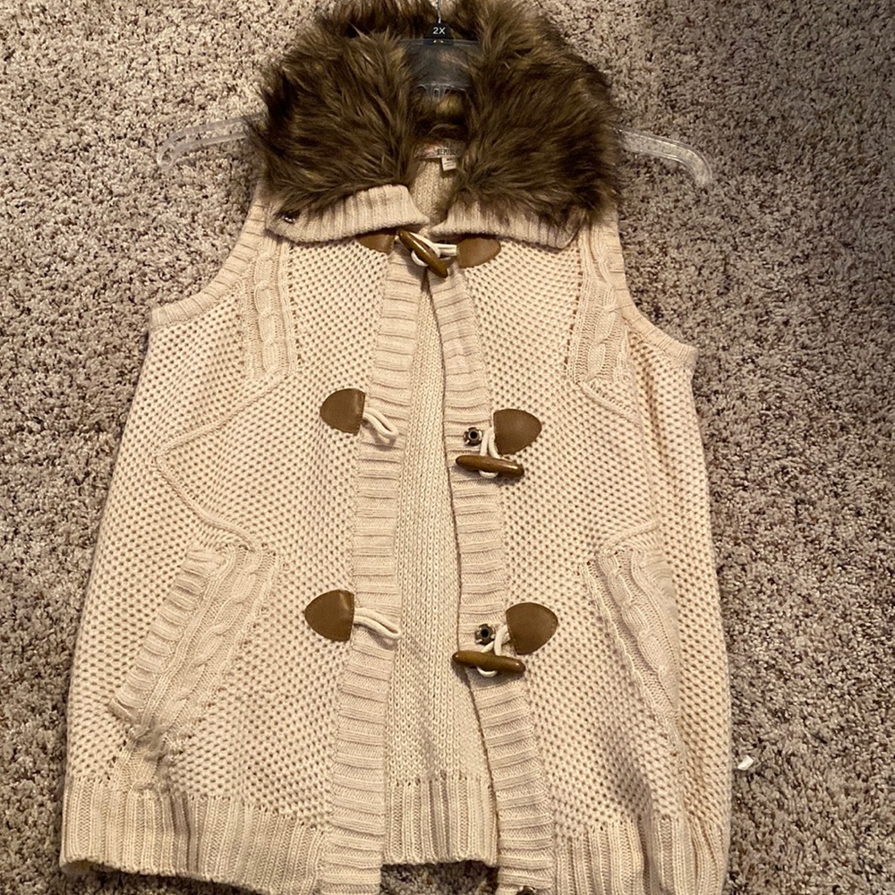 Pink Republic Cream colored vest with fur collar. XL
